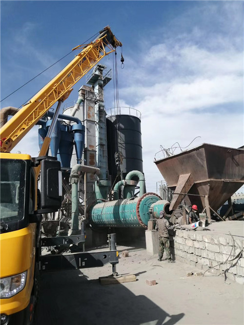 中原区设备搬运等各类工程项目中，吊车起着关键作用
