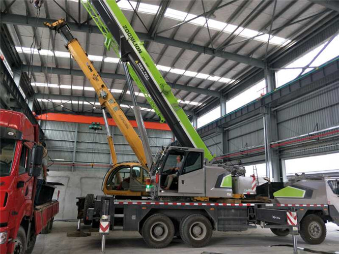 中原区高空车出租需要注意哪些安全事项？